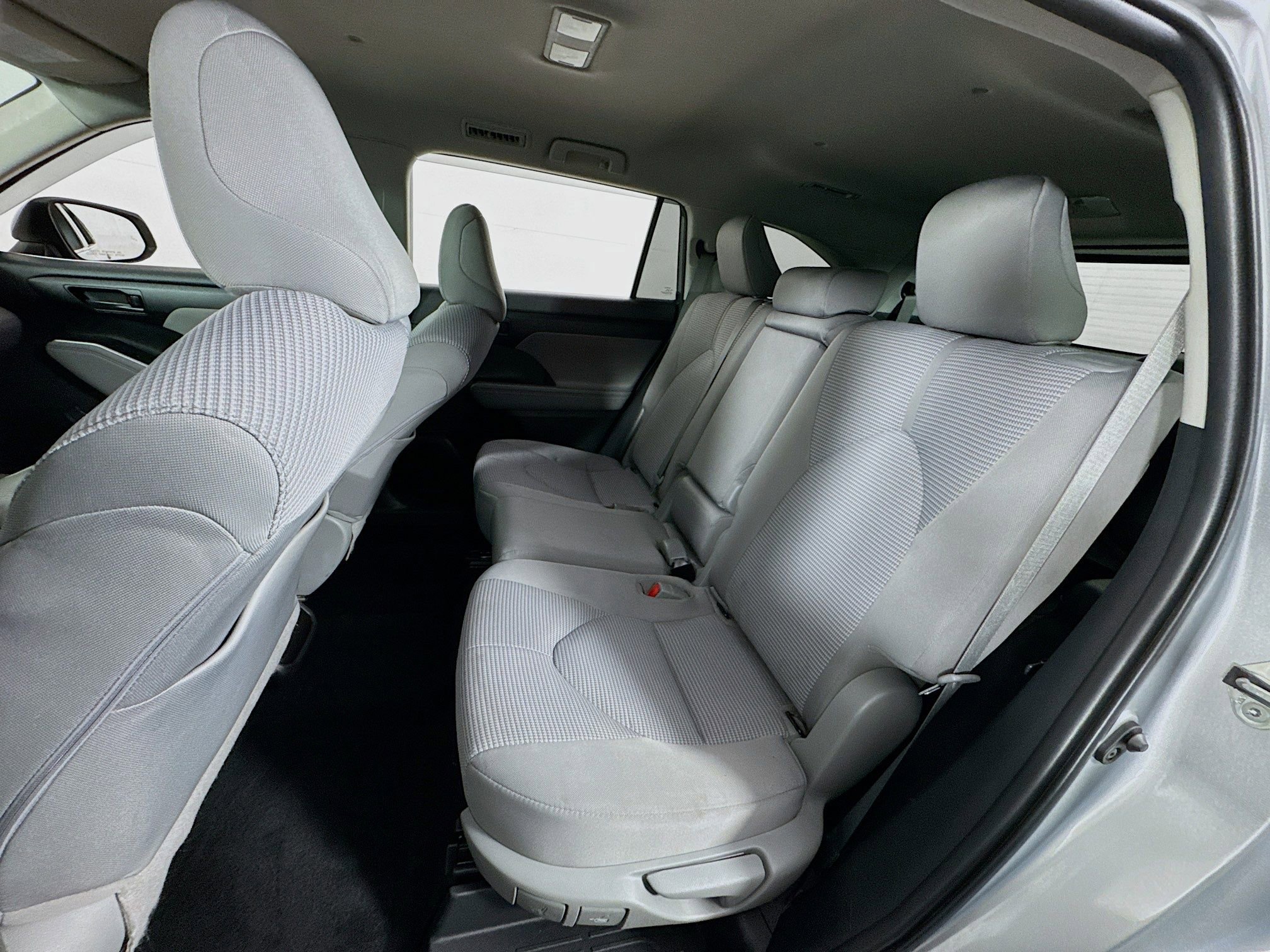 Used 2020 Toyota Highlander LE image 17