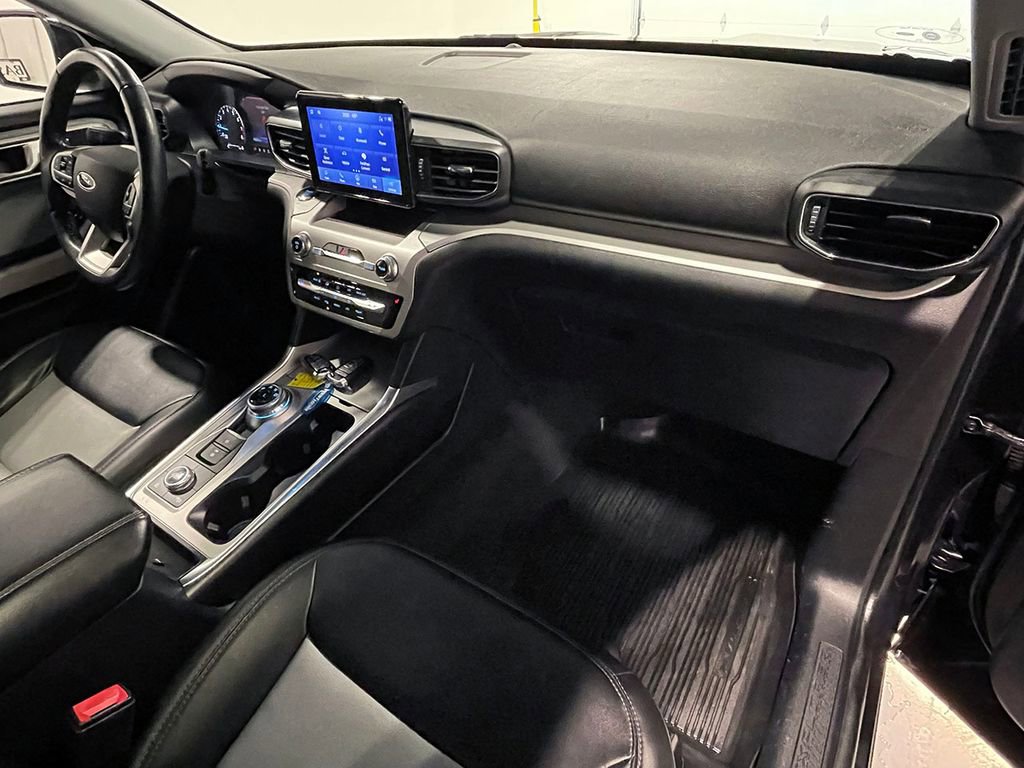 Used 2022 Ford Explorer XLT w/ Equipment Group 202A image 29
