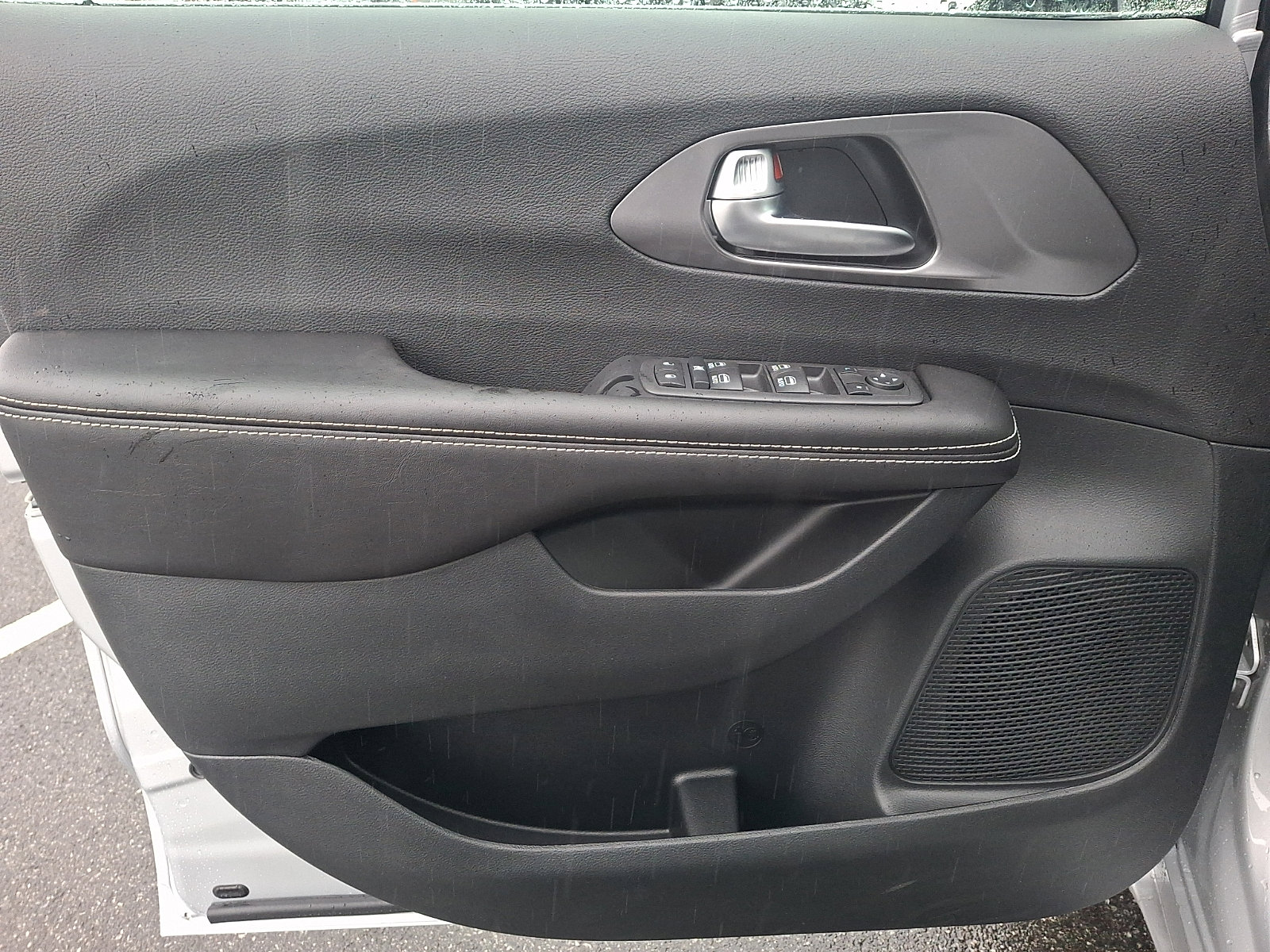 New 2026 Chrysler Voyager LX image 9