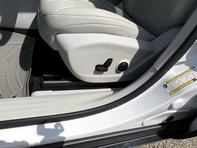 Certified 2022 Jeep Cherokee Limited AWD/4WD image 16