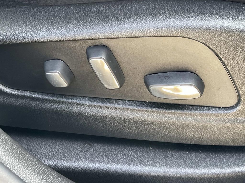 Certified 2025 Cadillac XT6 Premium Luxury w/ Platinum Package image 24