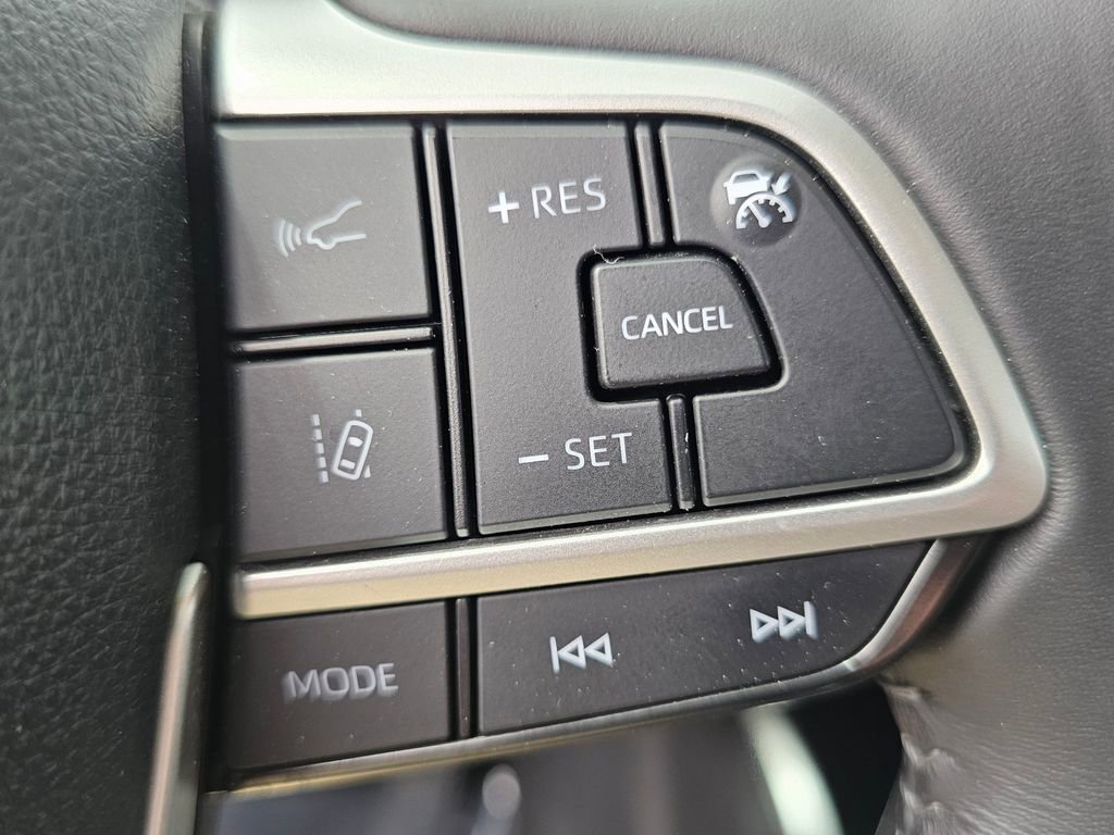 Used 2024 Toyota Highlander XLE AWD/4WD image 26