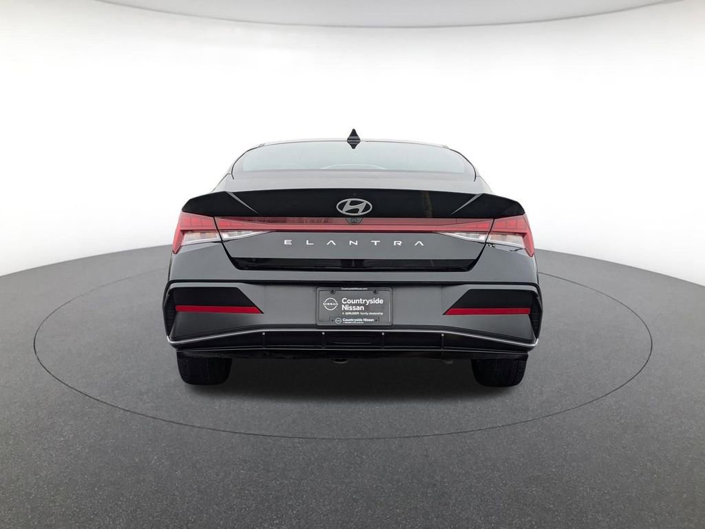 Used 2025 Hyundai Elantra SEL FWD image 6