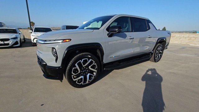 Used 2025 Chevrolet Silverado EV RST image 4