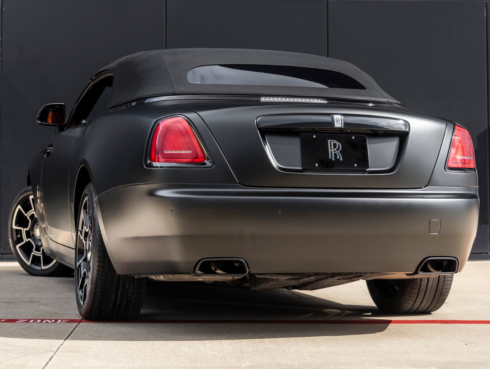 Used 2016 Rolls-Royce Dawn RWD image 9