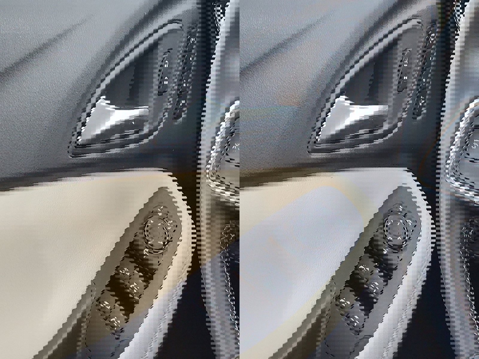 Used 2021 Buick Encore GX Essence w/ Advanced Technology Package image 12