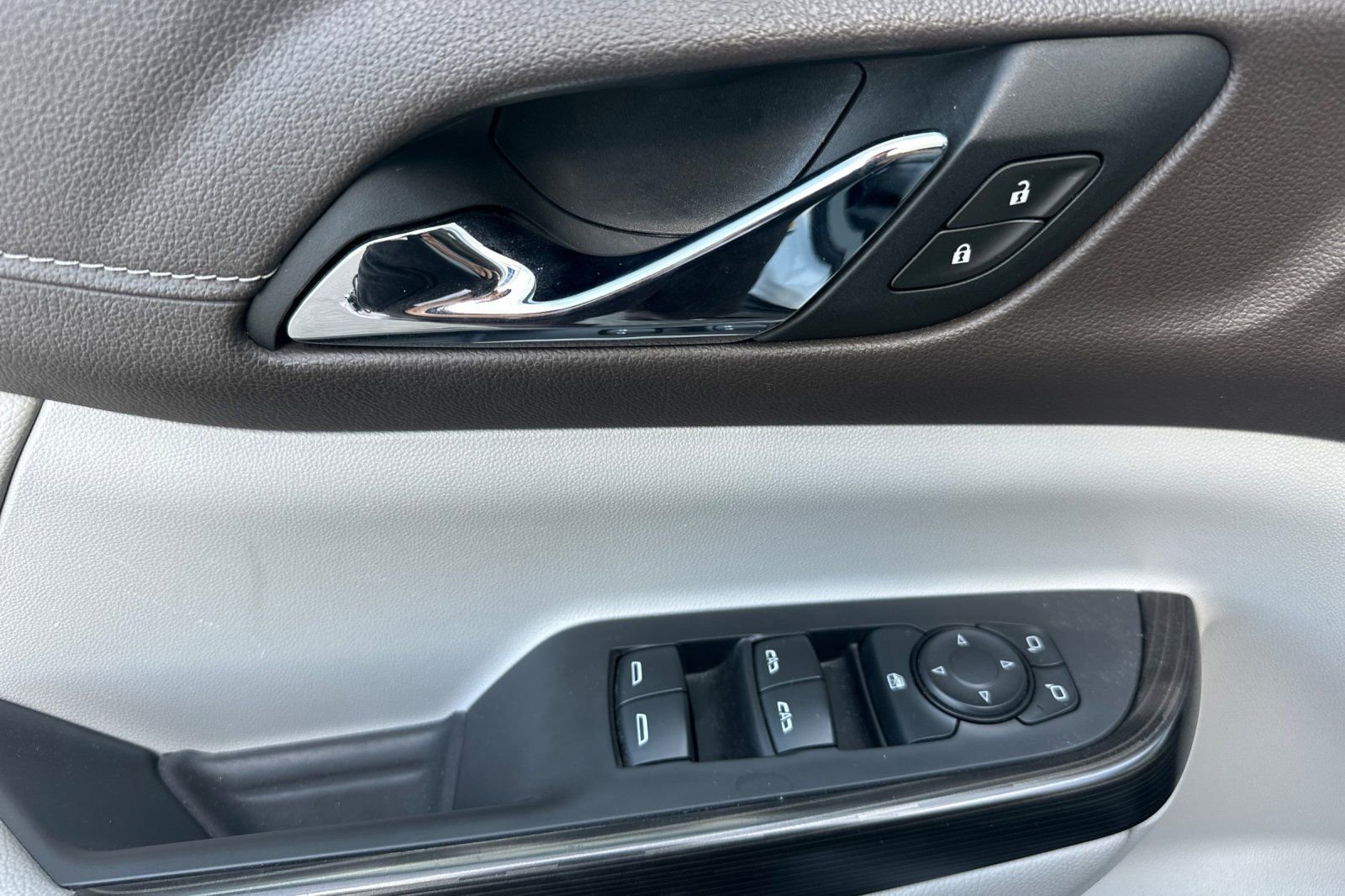 Used 2021 GMC Acadia SLT image 11