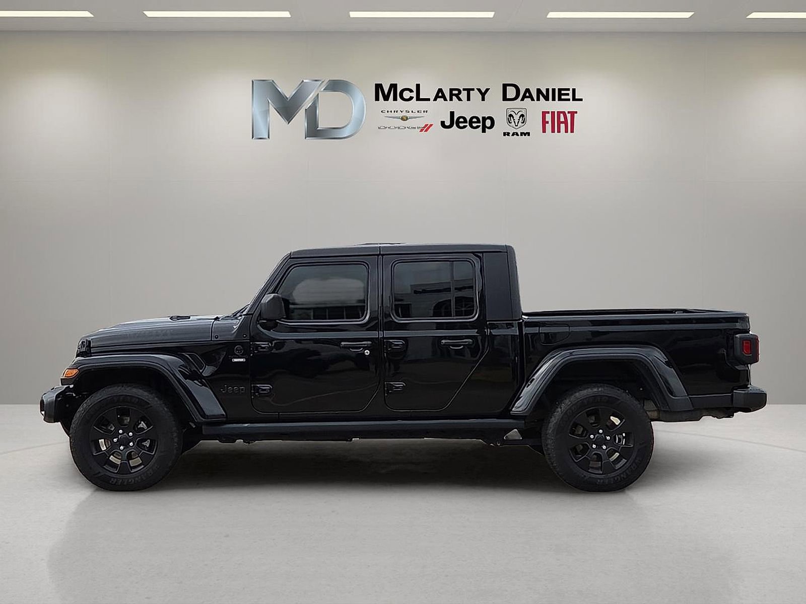 Used 2021 Jeep Gladiator Willys image 3
