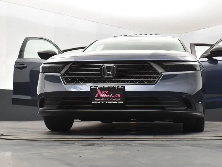 Used 2025 Honda Accord SE image 11