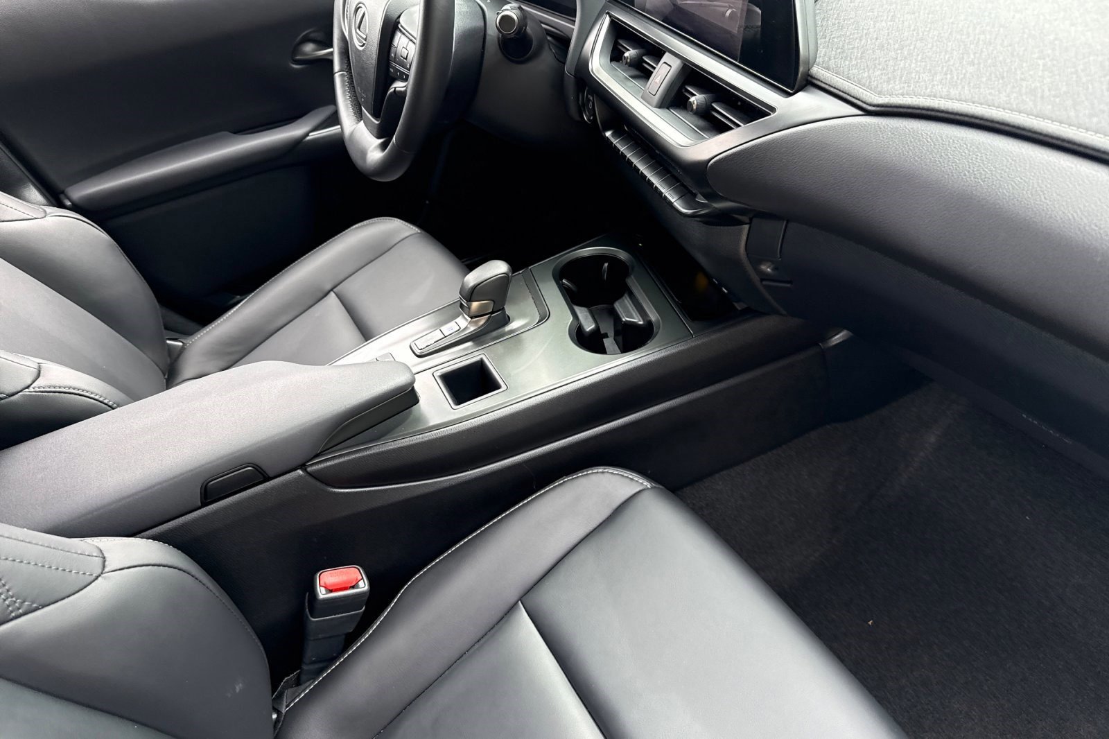 Certified 2025 Lexus UX 300h FWD w/ Accessory Package (Z2) image 31