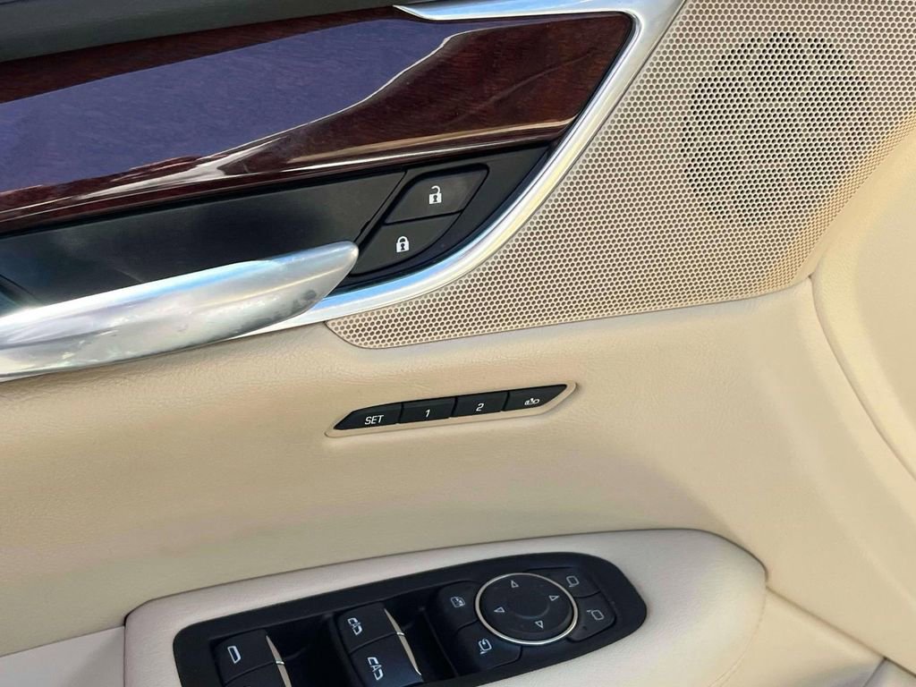 Used 2017 Cadillac XT5 Premium Luxury FWD image 26