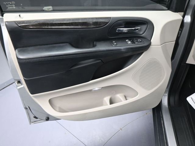 Used 2015 Dodge Grand Caravan American Value Package w/ UConnect Hands-Free Group image 41