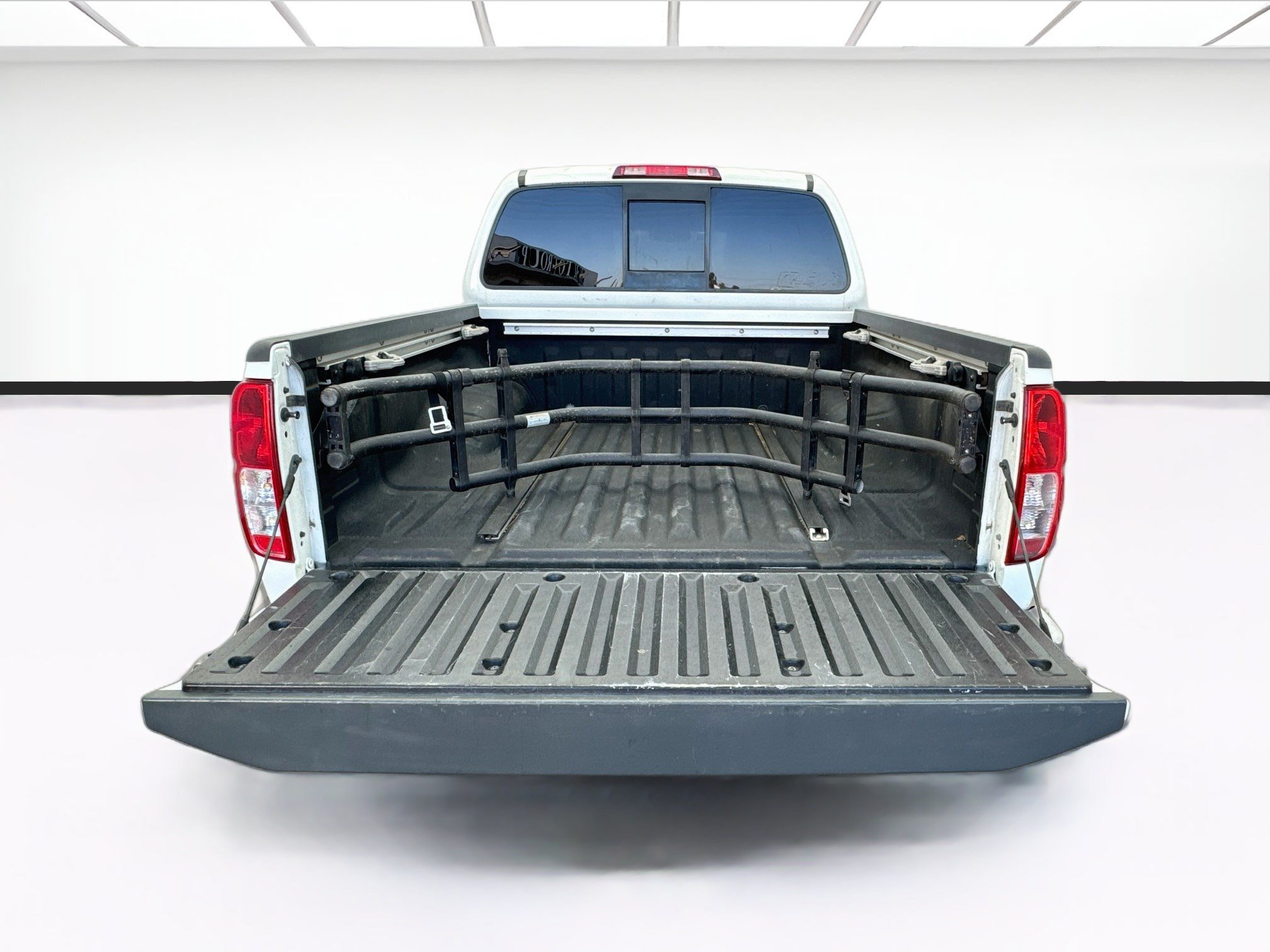 Used 2017 Nissan Frontier SV w/ SV Value Truck Package RWD image 16