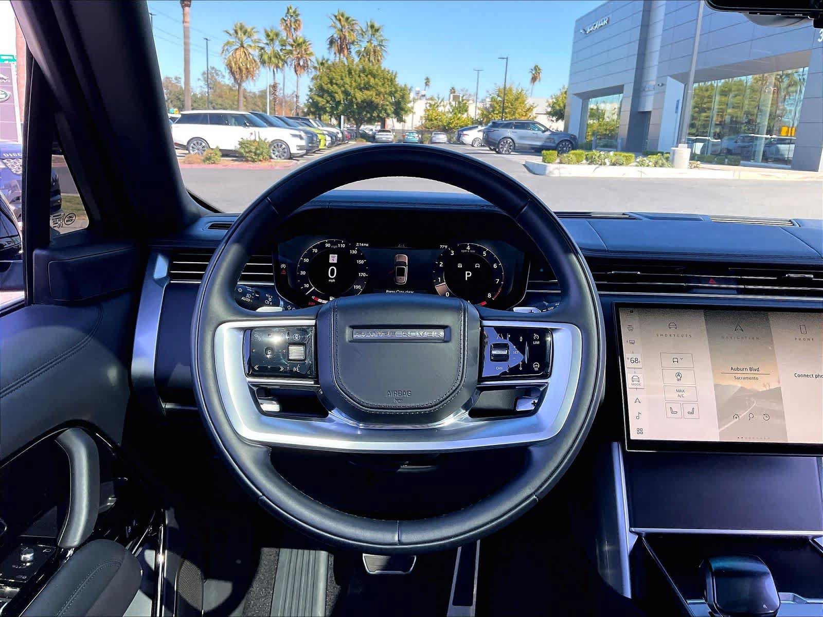 Used 2024 Land Rover Range Rover SV AWD/4WD image 9
