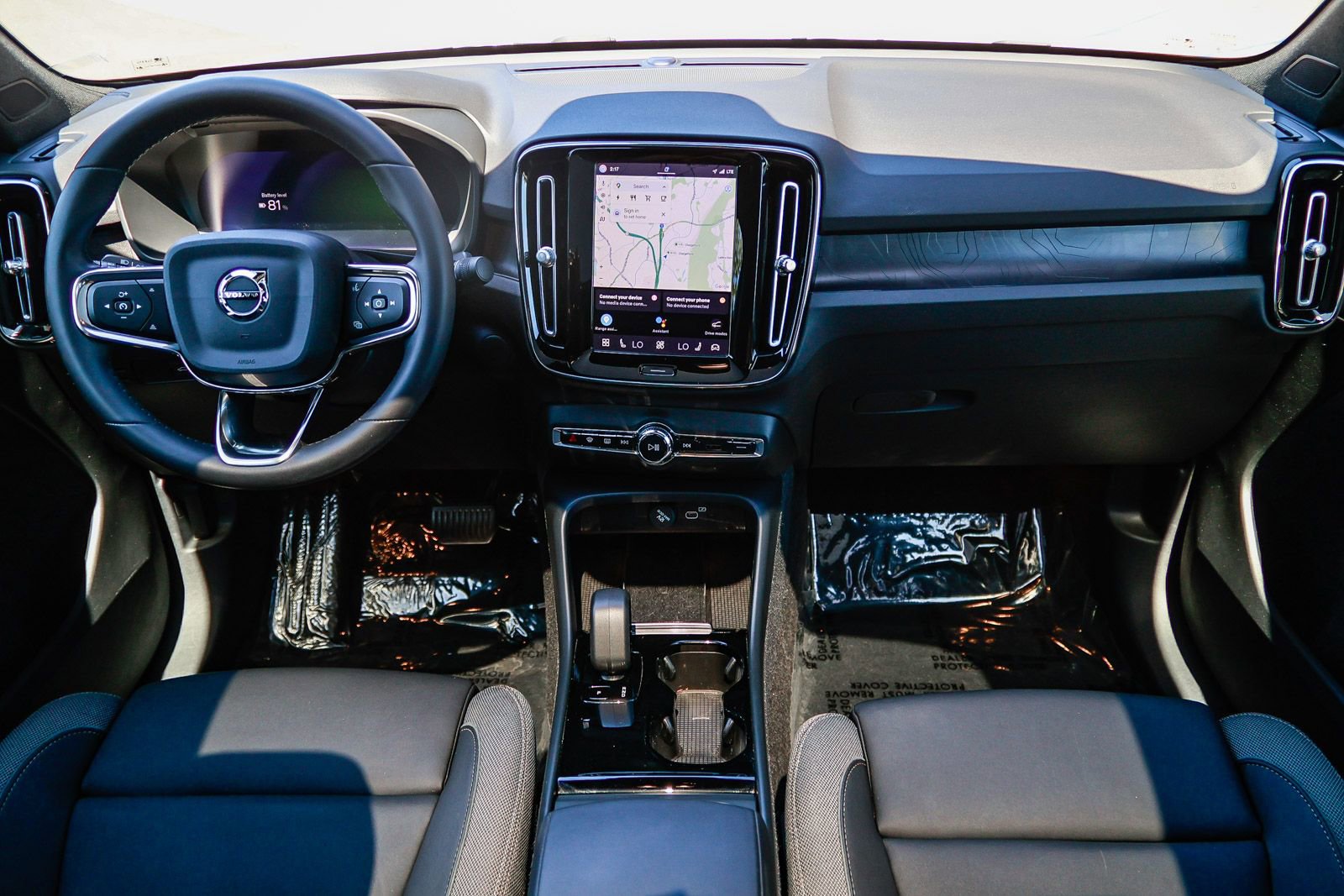 Used 2023 Volvo C40 Recharge Core w/ Protection Package Premier image 14