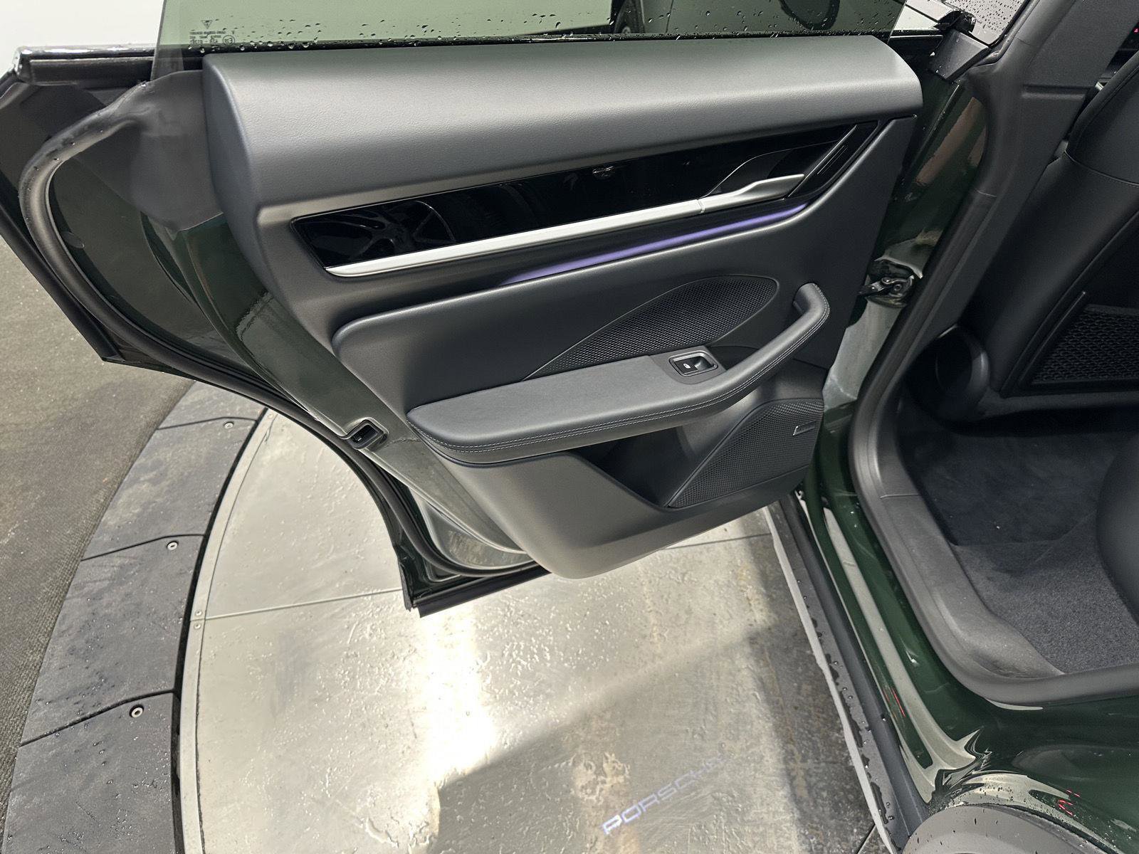 New 2025 Porsche Macan 4S Electric AWD/4WD image 40
