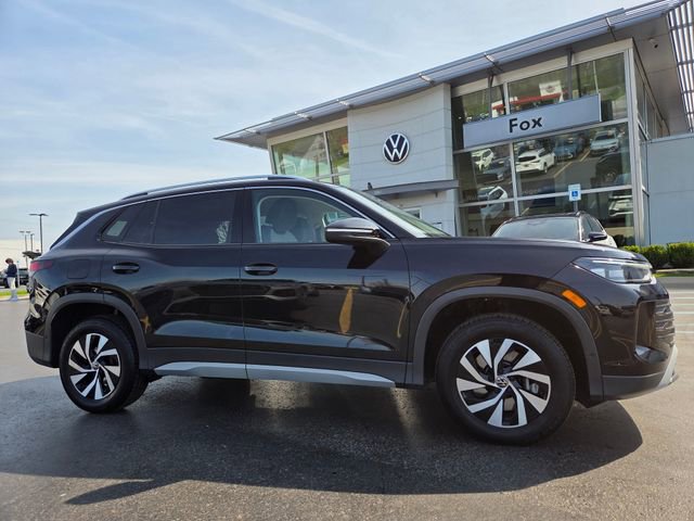 Used 2025 Volkswagen Tiguan S AWD/4WD image 1