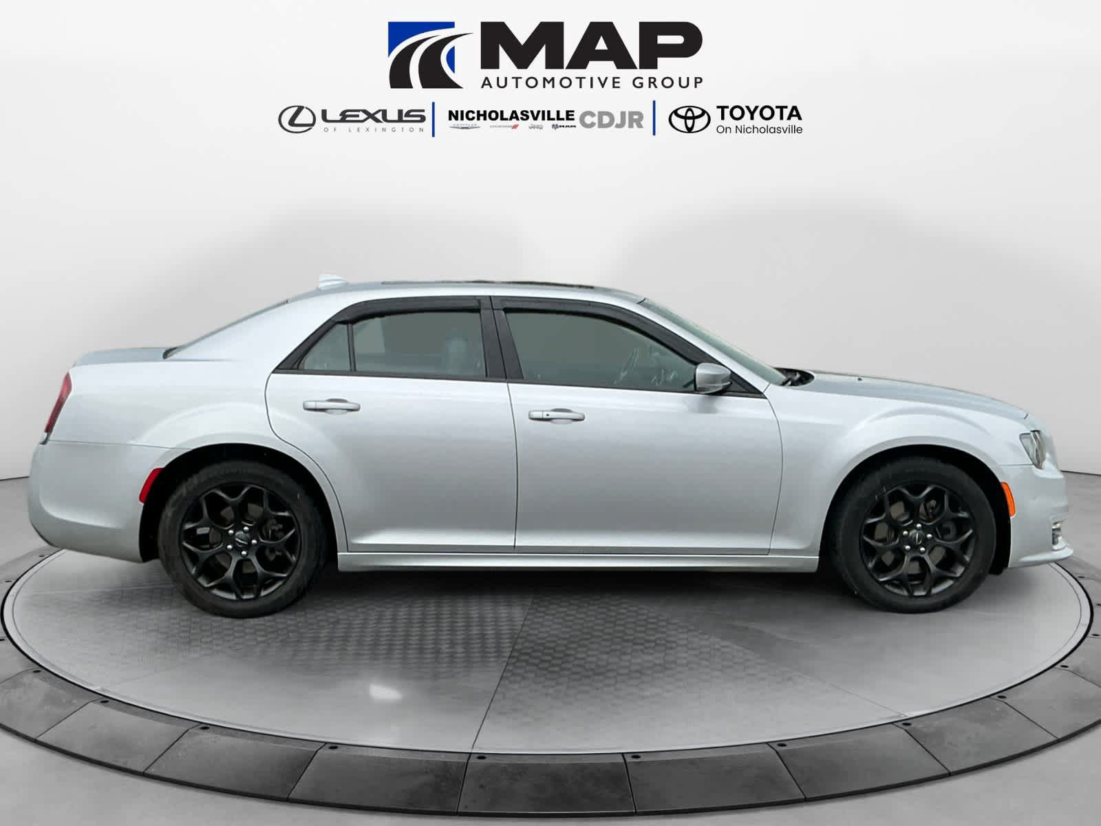 Used 2021 Chrysler 300 Touring L w/ Popular Equipment Group AWD/4WD image 6