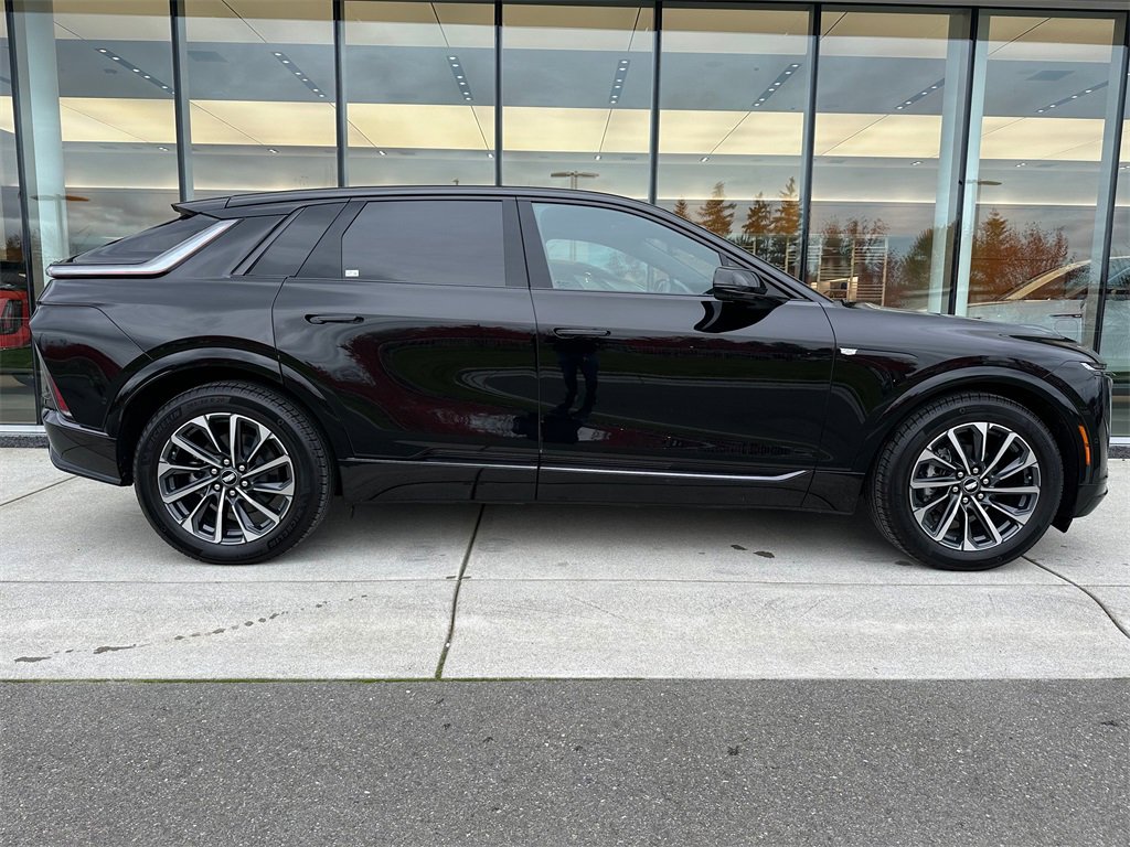 Used 2025 Cadillac Lyriq Sport image 6