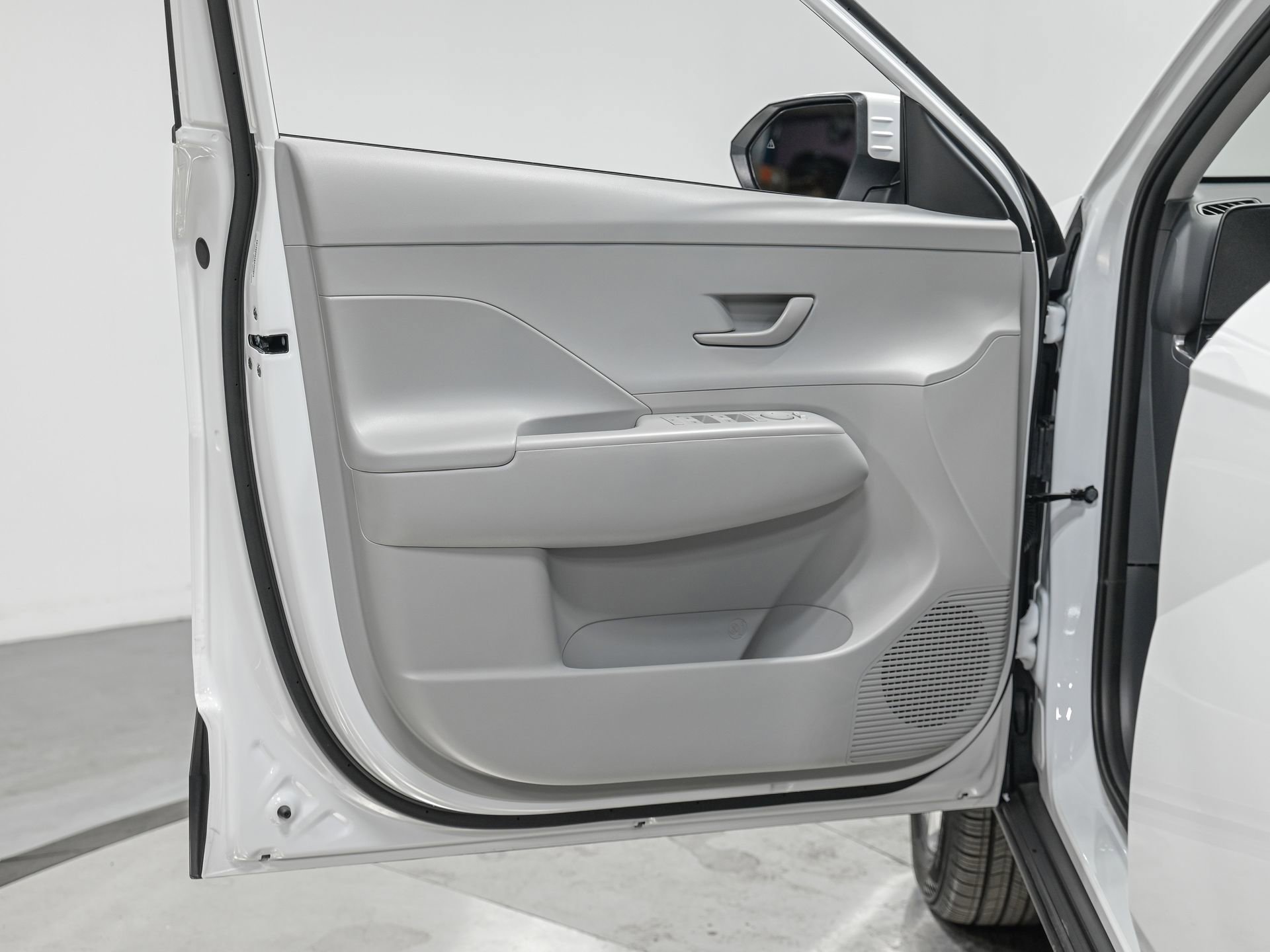 Used 2025 Hyundai Kona SE image 12