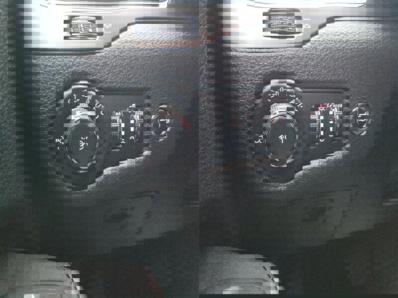 Used 2019 Jeep Cherokee Overland w/ Technology Group image 17