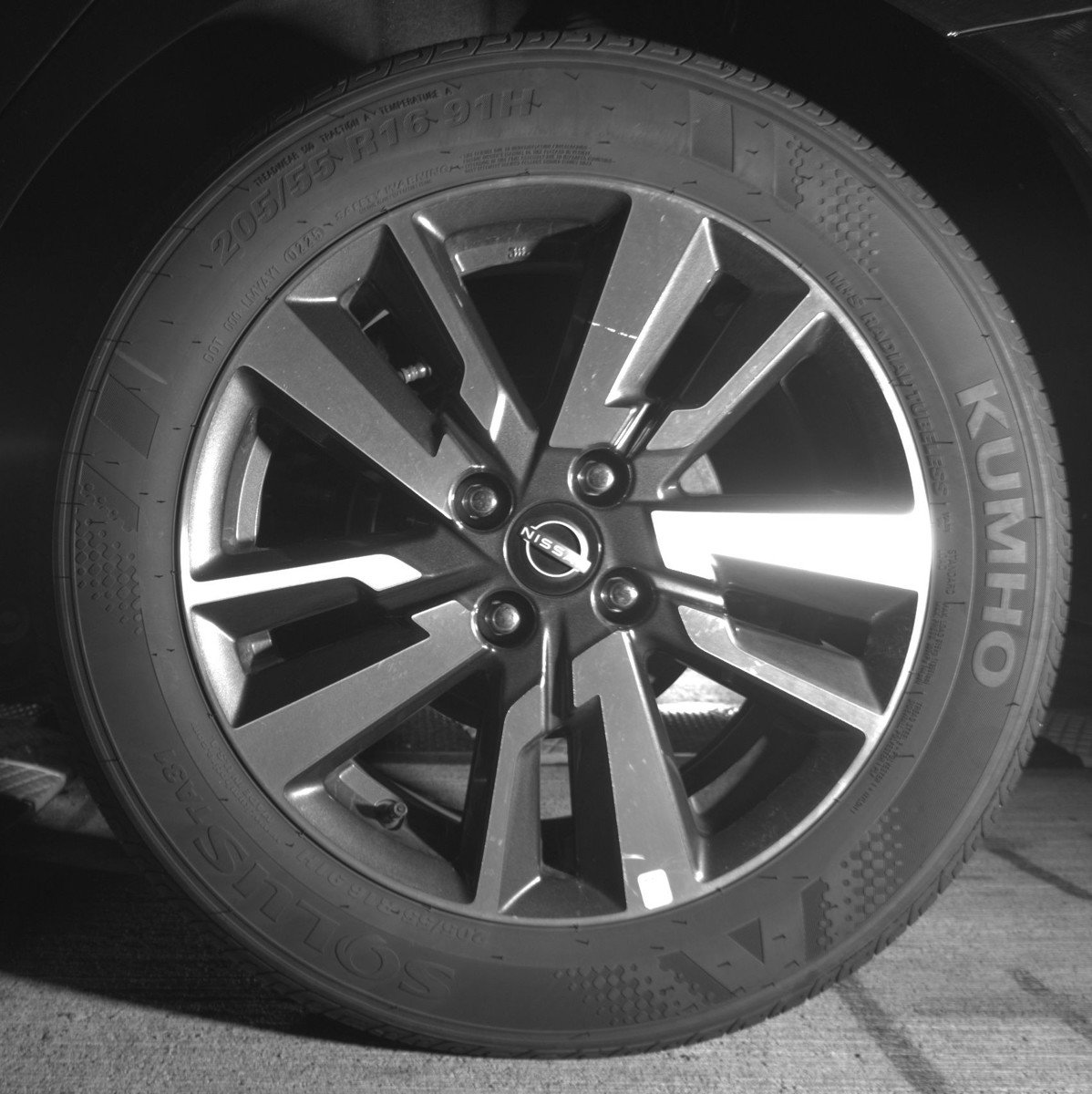 Used 2025 Nissan Versa SV image 14