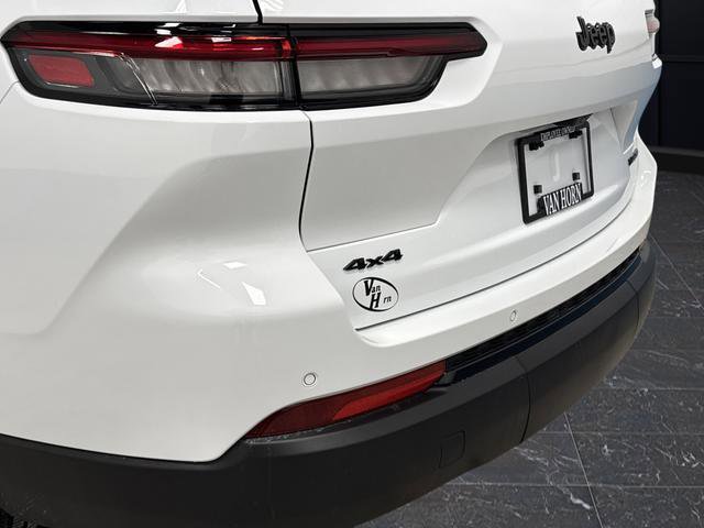 Used 2025 Jeep Grand Cherokee L Limited w/ Black Appearance Package image 36