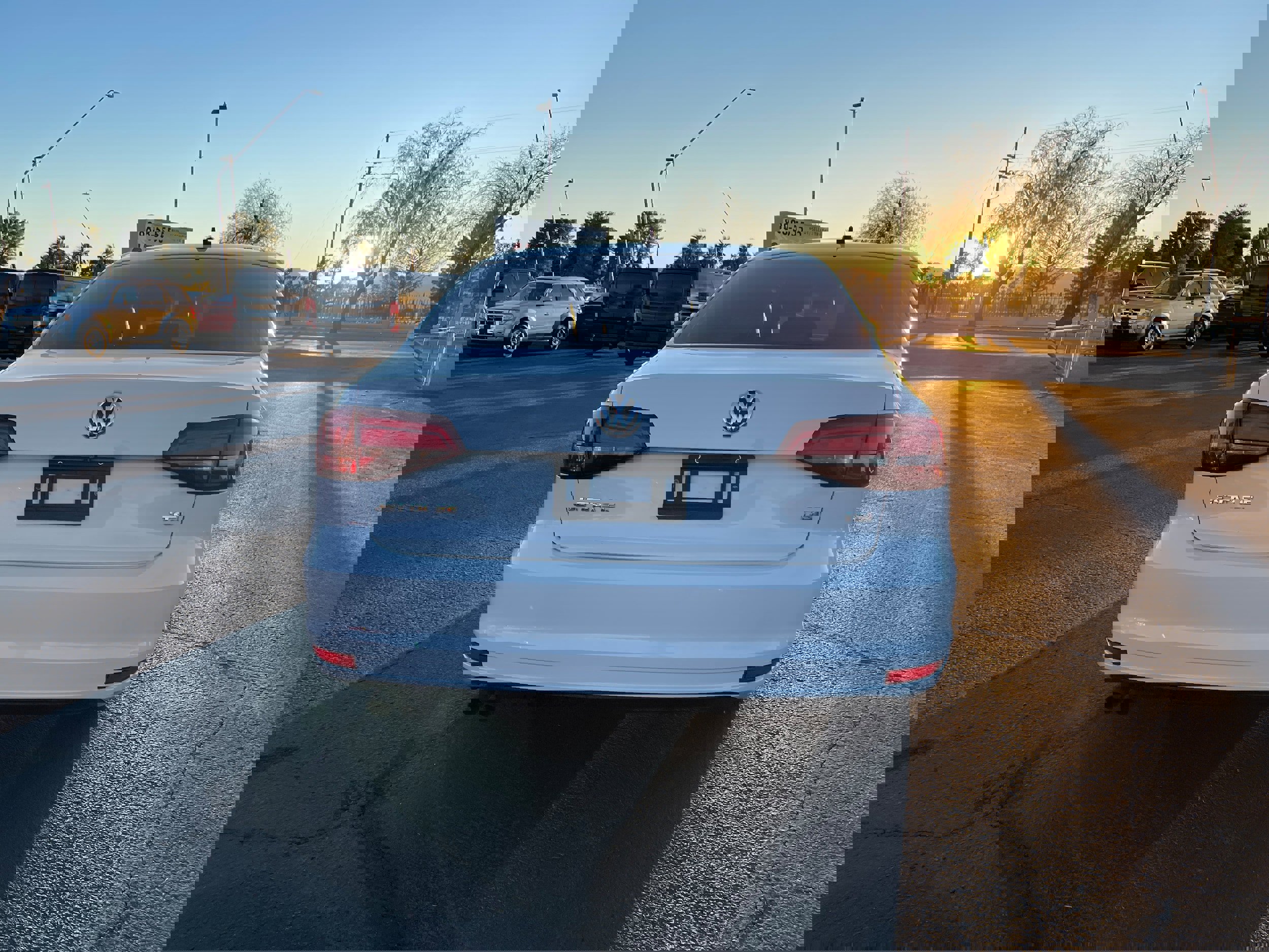 Used 2017 Volkswagen Jetta SE image 4