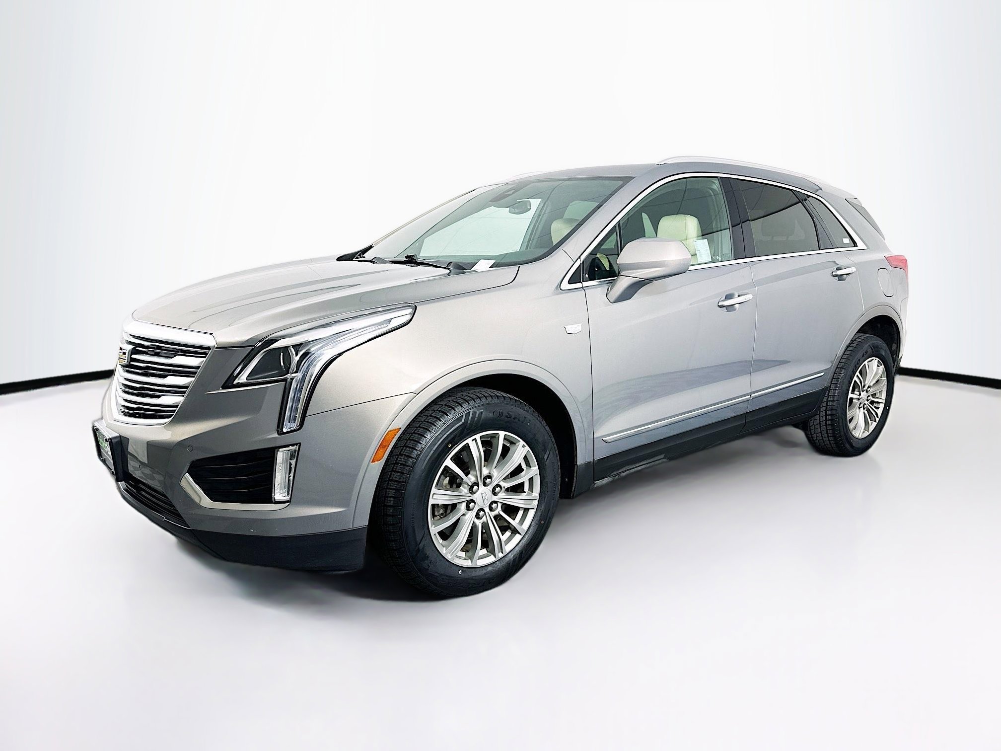 Used 2018 Cadillac XT5 Luxury w/ Driver Awareness Package AWD/4WD image 3