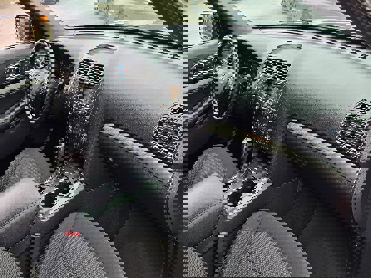 Used 2019 Ford Explorer XLT image 16