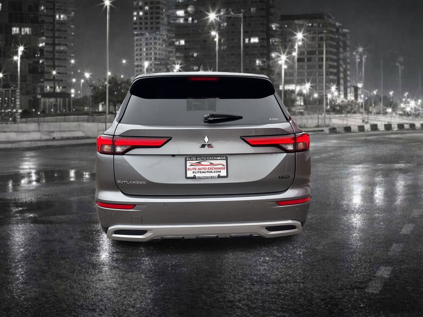 Used 2024 Mitsubishi Outlander SE image 5