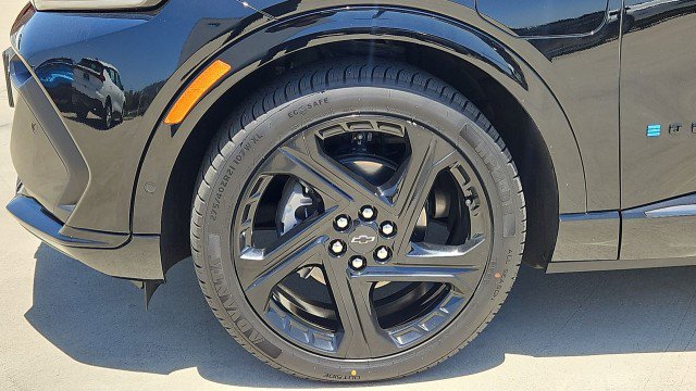 Used 2024 Chevrolet Equinox EV RS FWD image 32