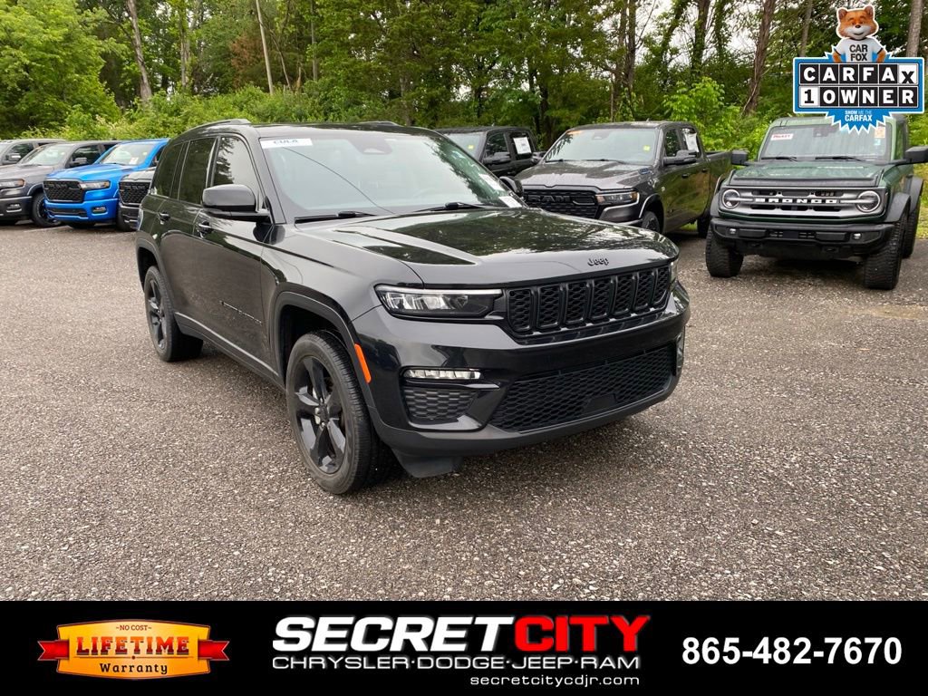 Used 2023 Jeep Grand Cherokee Limited w/ Black Appearance Package AWD/4WD image 3