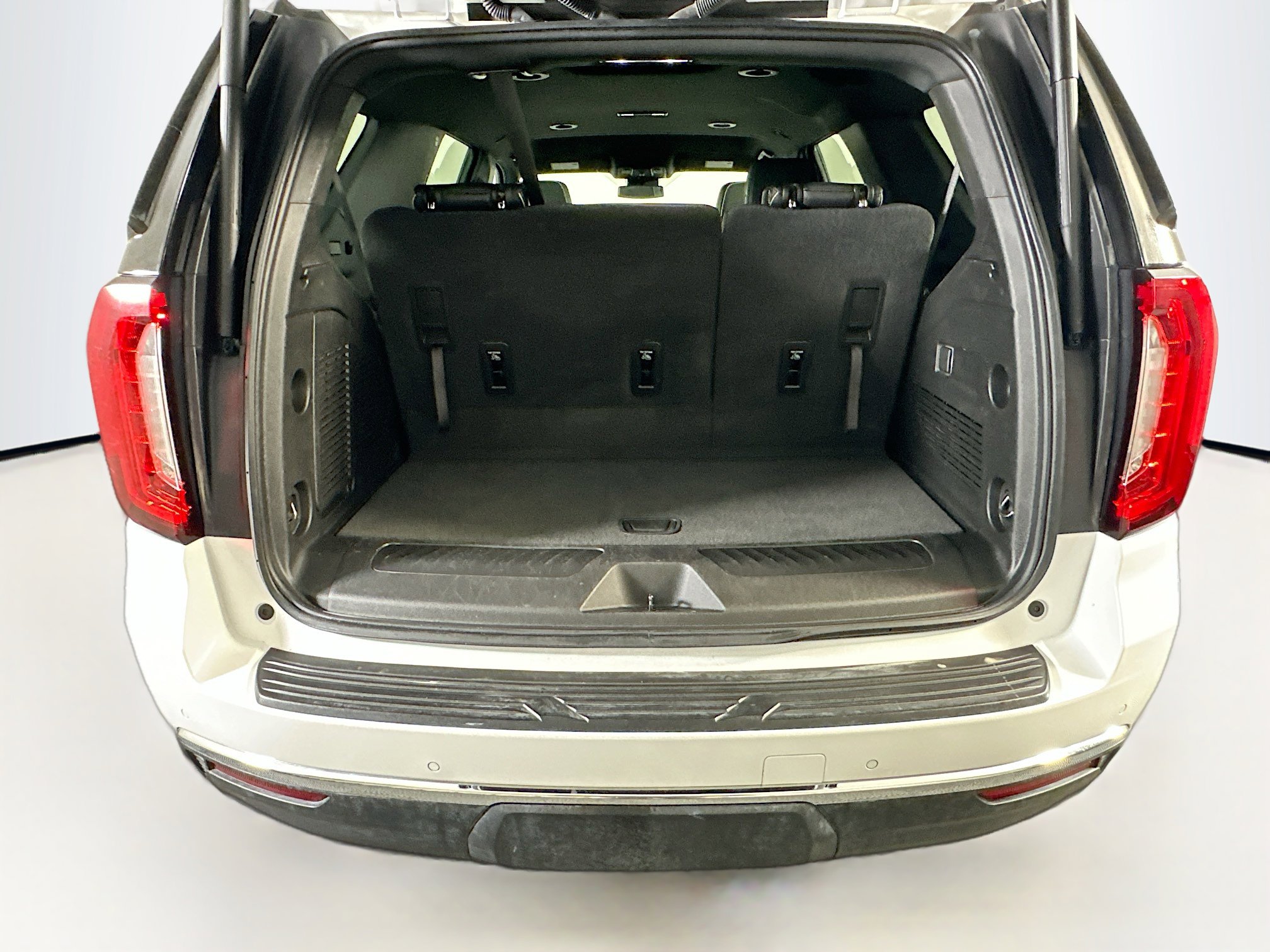 Used 2024 GMC Yukon SLT image 30