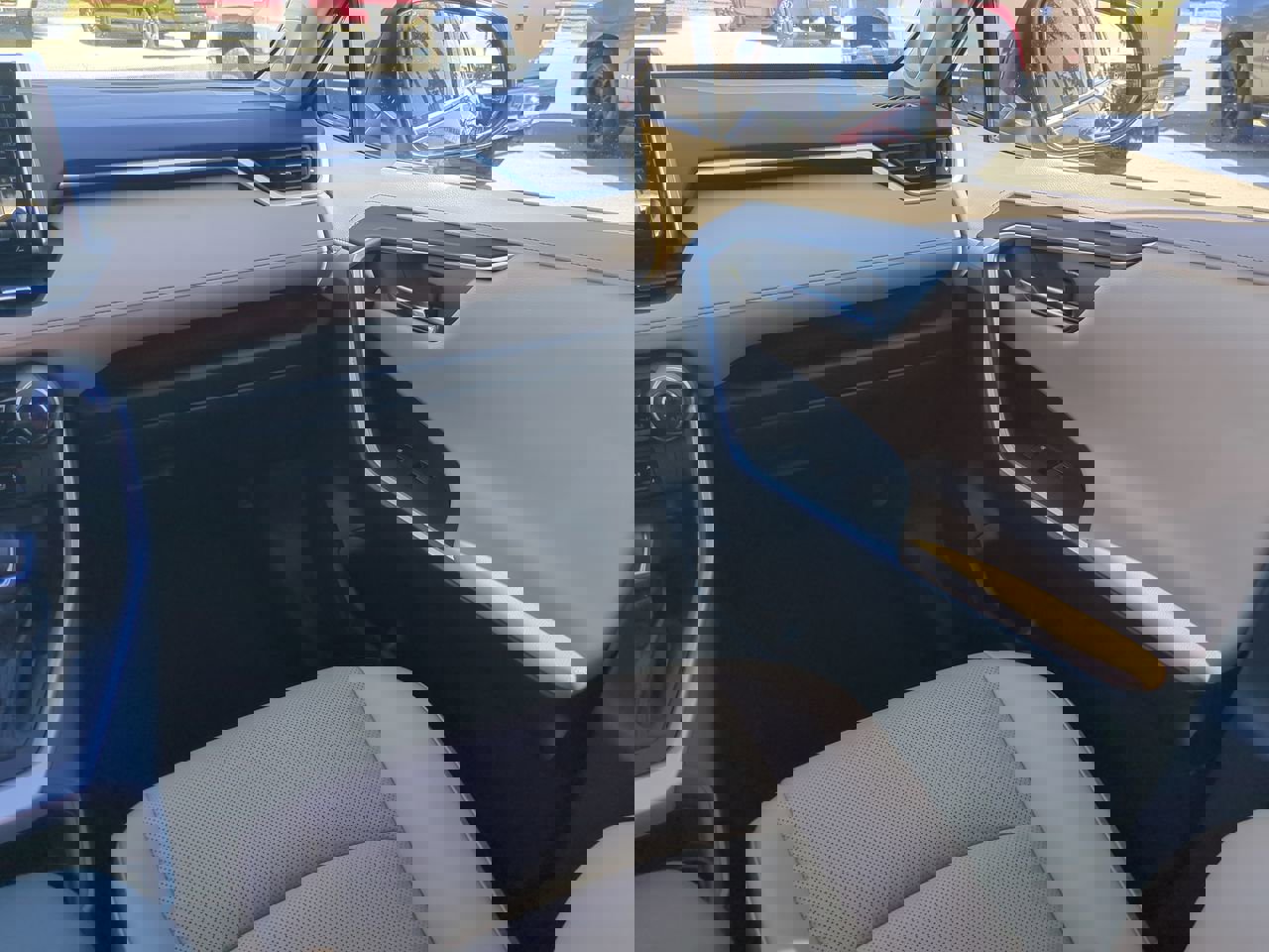 Used 2021 Toyota RAV4 Limited image 16