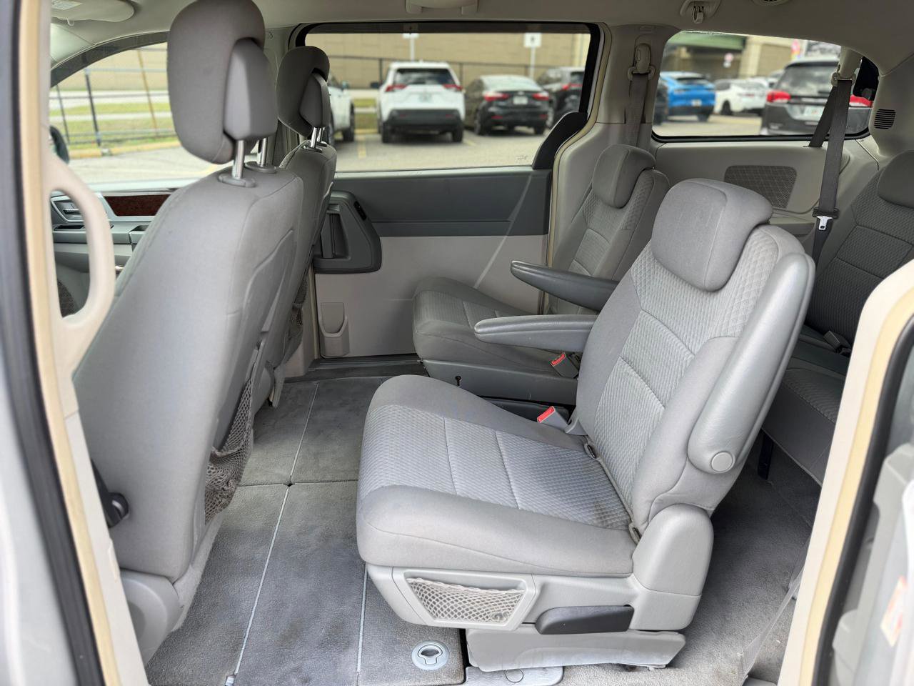 Used 2010 Chrysler Town & Country Touring FWD image 13