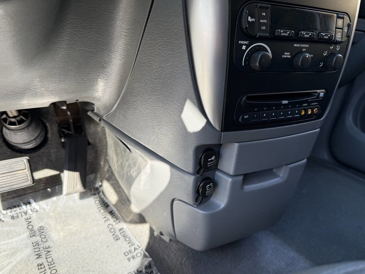 Used 2006 Chrysler Town & Country Touring image 59