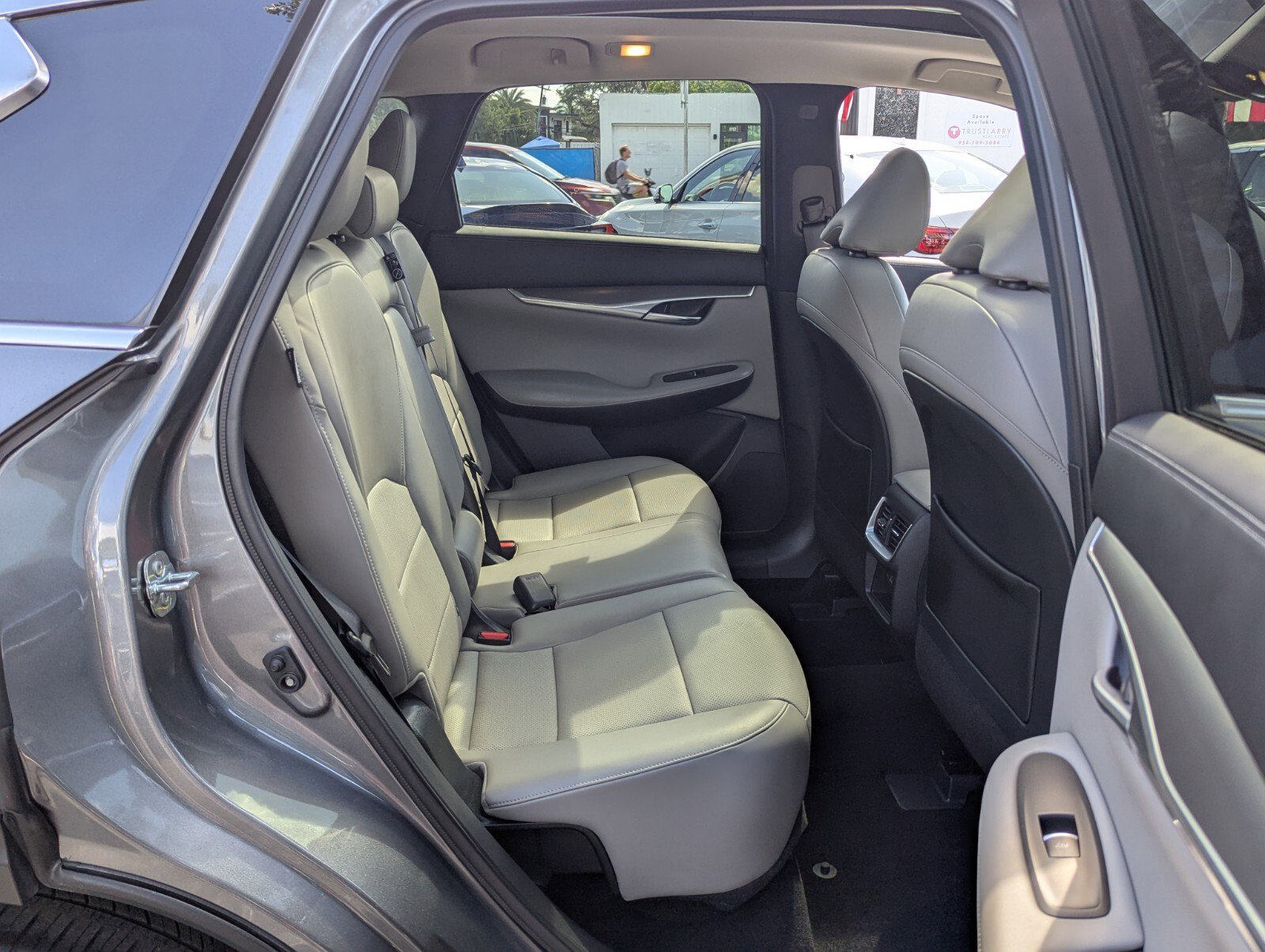Used 2023 INFINITI QX50 Luxe w/ Accent Package FWD image 19