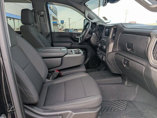 Used 2024 Chevrolet Silverado 2500 Custom w/ Custom Value Package image 4