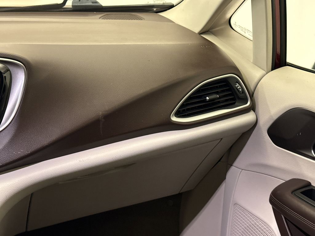 Used 2017 Chrysler Pacifica Touring image 17