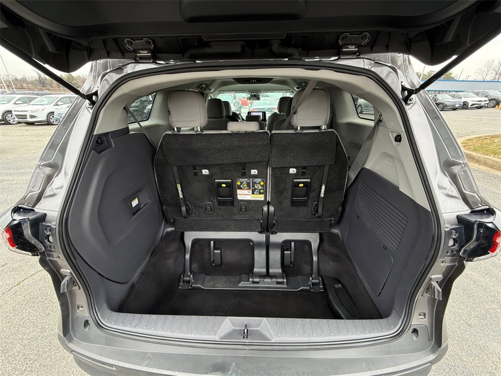 Used 2024 Toyota Sienna LE image 24