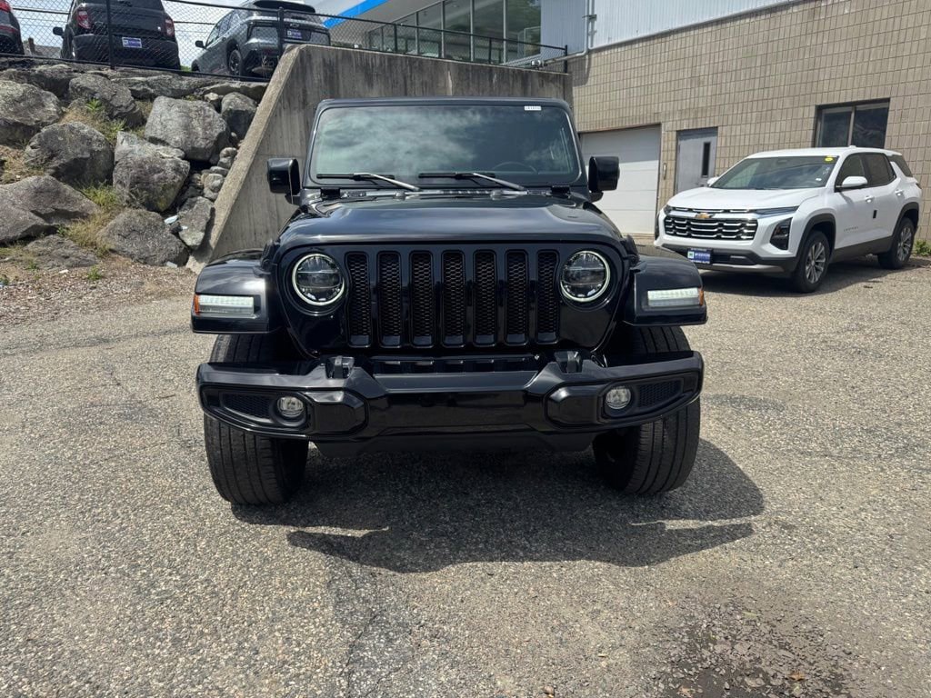 Used 2022 Jeep Wrangler Unlimited Sahara AWD/4WD image 9