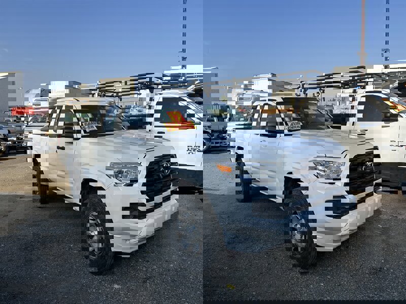 Used 2017 Toyota Tacoma SR image 8