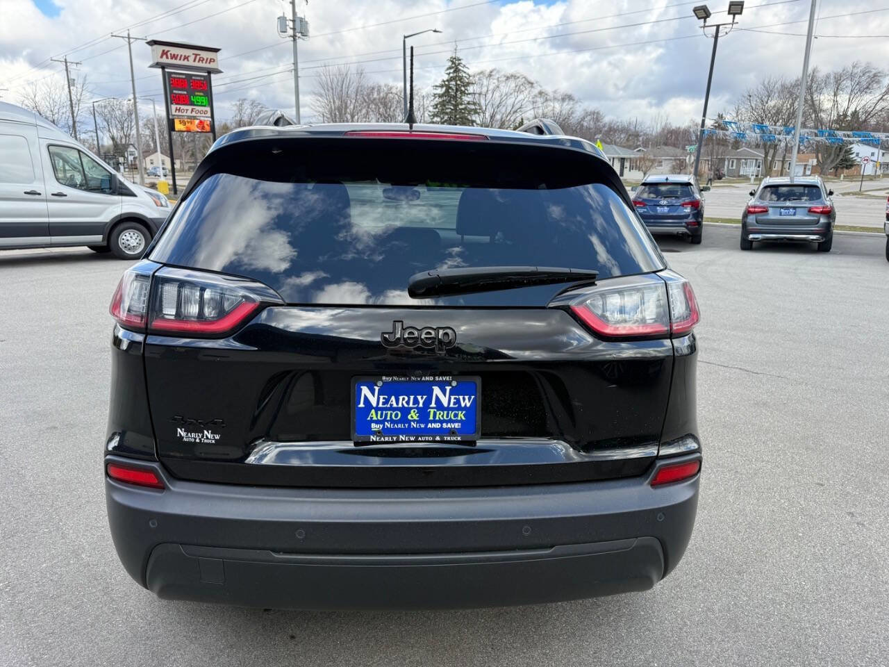 Used 2021 Jeep Cherokee Latitude Plus AWD/4WD image 6