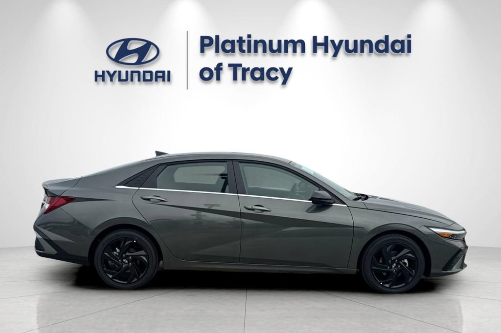 New 2026 Hyundai Elantra SEL Sport Premium FWD image 3