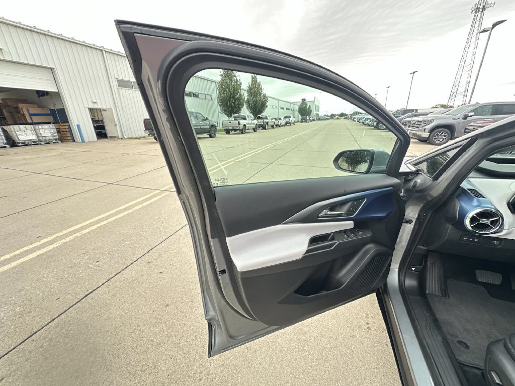 New 2026 Chevrolet Equinox EV LT w/ Convenience Package II AWD/4WD image 21