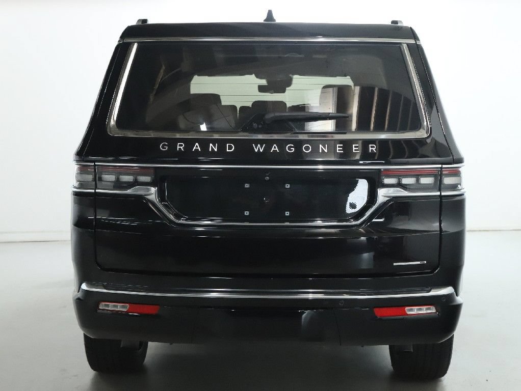 Used 2024 Jeep Grand Wagoneer Series III w/ HD Trailer Tow Package AWD/4WD image 48