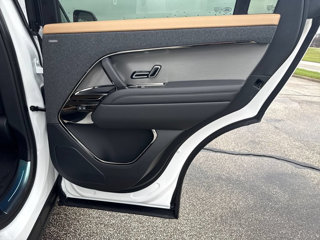 New 2026 Land Rover Range Rover Sport Dynamic SE AWD/4WD image 16