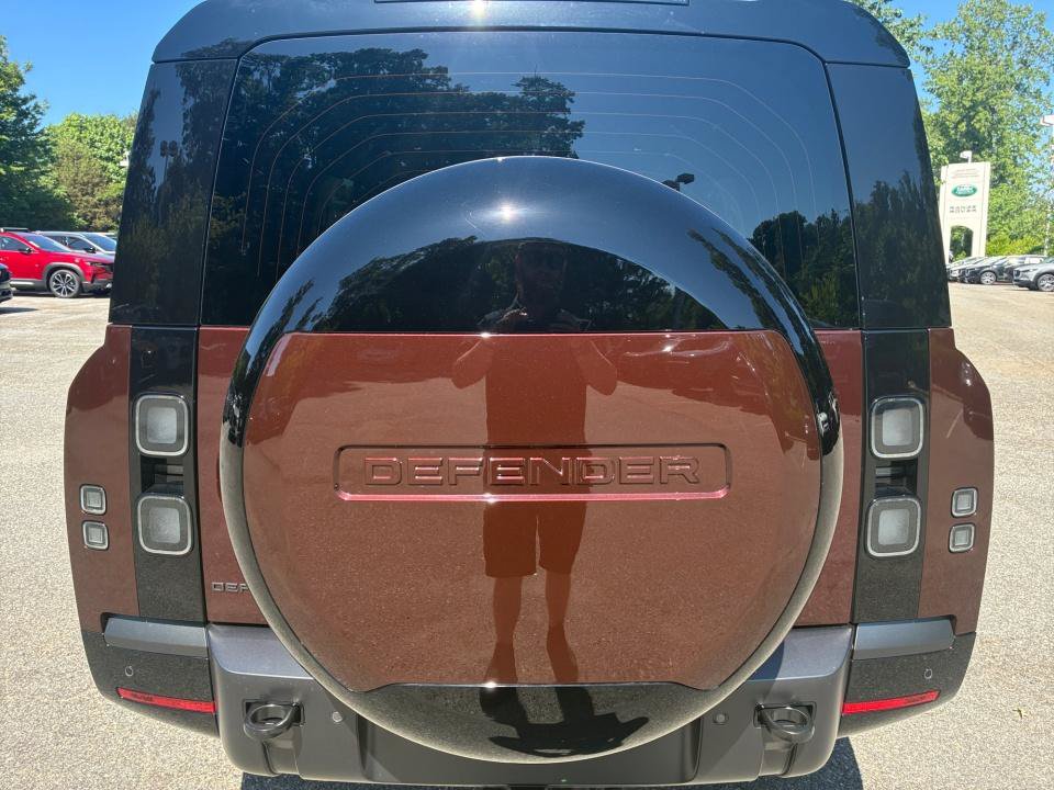 New 2026 Land Rover Defender 130 X-Dynamic SE AWD/4WD image 14