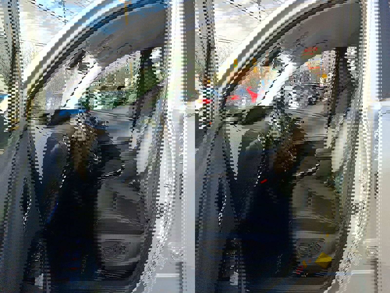 Used 2021 Toyota Prius Prime XLE image 12